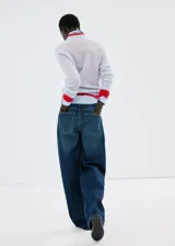 Jeans Orlando de corte wide leg y tiro medio, en tono azul clásico con efecto desgastado.
