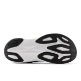 Championes de running New Balance modelo More v6, color gris con detalles en turquesa y blanco. Presentan una entresuela Fresh Foam X de gran amortiguación con geometría de balancín y una parte superior de malla técnica transpirable.