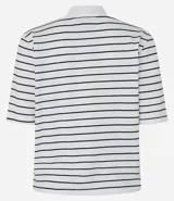 Remera de media malla blanca con rayas horizontales negras, cuello alto y mangas cortas.