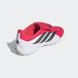 Championes de fútbol Adidas Predator League con lengüeta plegable, diseñados para césped artificial. Presentan una combinación de colores blanco, rosa y negro, con tecnología Nanostrike en el empeine de malla y Powerspine para mayor estabilidad y potencia en el disparo.