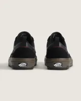 Championes Vans modelo Skate Old Skool Wafflecup, color negro con suela de goma color marrón. Presentan construcción Wafflecup para mayor durabilidad y soporte, con detalles en color bordó en la parte superior y el icónico diseño de la marca.