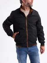 Campera reversible de gamuza sintética color marrón, con cierre frontal, cuello alto y puños de tejido acanalado con detalles de rayas.