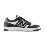 Championes urbanos New Balance modelo BB 480 LBA, de cuero color negro con detalles en blanco y logo "N" característico en los laterales.