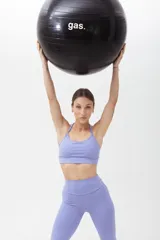 Calza deportiva larga color lila, de tiro alto y corte ajustado.