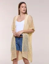 Kimono Do Everything In Love de tejido calado en color beige, con diseño abierto de manga corta y largo midi.