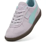 Championes Puma Palermo color lavanda con detalles en celeste y suela marrón.