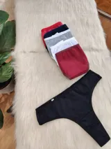 Pack de vedetinas confeccionadas en algodón suave, con diseño clásico y elástico en cintura y piernas. El set incluye variedad de colores lisos como negro, azul, rojo, blanco, bordó y gris.