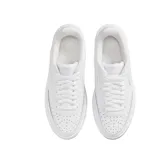 Championes Nike Court Vision Alta de mujer, con diseño de plataforma elevada y parte superior de cuero sintético texturizado en color rosado. Presenta el logo de la marca en el lateral, cierre con cordones y suela de goma blanca.