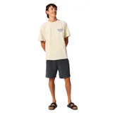 Remera de algodón color beige, de manga corta y corte holgado, con pequeño estampado tipográfico azul en el pecho.