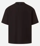 Remera de corte boxy con cuello redondo y mangas cortas, confeccionada en tejido de malla pesada con textura gomosa.