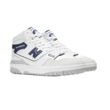Championes de caña alta New Balance 650, color blanco con detalles en azul marino y gris.