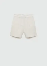 Short de tiro alto a rayas verticales en tonos beige y celeste, con trabillas para cinturón, bolsillos laterales y traseros.