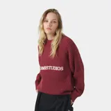 Sweater de punto grueso color bordó de EME Studios, con cuello redondo, puños y bajo de canalé, y logotipo bordado en el pecho. Presenta una silueta holgada y cuadrada.