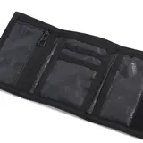 Billetera Puma modelo Phase AOP, de diseño plegable con estampado gráfico en tonos grises y negros. Presenta el logo de la marca estampado en blanco en la parte frontal.