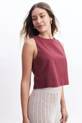 Musculosa color crudo estilo lino, con escote redondo.