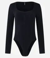 Body de manga larga marca Blue Steel, confeccionado en poliamida seamless con escote cuadrado y cierre en la entrepierna.