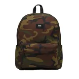 Mochila Vans Old Skool H2O con estampado de camuflaje en tonos marrón, verde y negro. Cuenta con un compartimento principal con cierre, un bolsillo frontal con cierre y el logo de Vans en la parte delantera.