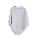 Poncho de tejido de punto en color gris, con textura acanalada diagonal y cuello alto.