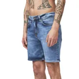 Bermuda de jean azul con lavado claro, corte recto y bolsillos delanteros y traseros.