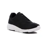 Championes negros de cuero sintético con suela blanca y cordones elásticos.