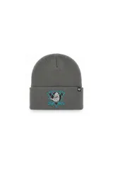 Gorro tejido tipo beanie color gris con puño, confeccionado en hilos de acrílico. Presenta un bordado frontal en relieve con el logo del equipo de hockey Anaheim Ducks y una pequeña etiqueta lateral de la marca '47.