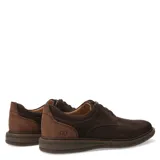 Zapatos acordonados Democrata modelo Bay, confeccionados en cuero marrón con textura microperforada en la parte frontal y laterales, y detalles en cuero liso en el talón.