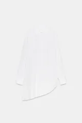 Camisa de popelín de algodón con cuello solapa, manga larga con puños y bajo asimétrico. Presenta cierre frontal con botones ocultos.