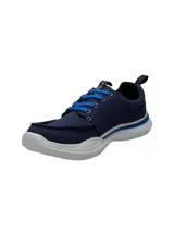 Championes urbanos Hush Puppies modelo Alfie Lace, color azul marino con cordones en azul vibrante y suela de EVA blanca. Confeccionados en material textil reciclado, presentan un diseño ligero con puntera redonda y tecnología de confort en la plantilla.