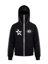 Conjunto deportivo de dos piezas en color bordó, compuesto por un buzo con cierre frontal y capucha, y un pantalón de jogging a juego. Ambas prendas presentan detalles estampados en blanco, incluyendo estrellas, logotipos circulares y tipografía cursiva.