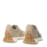 Championes New Balance 327 color beige con estampado animal print en el logo lateral.