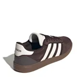 Championes Adidas Breaknet Sleek, color marrón con las tres tiras características de la marca en blanco y suela de goma.