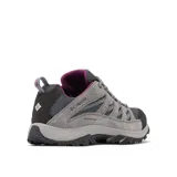 Championes de trekking Columbia modelo Crestwood Waterproof, color gris con detalles en violeta y negro. Confeccionados en una combinación de cuero y malla, cuentan con tecnología impermeable Omni-Tech, entresuela TechLite para amortiguación y suela Omni-Grip para tracción en diversos terrenos.