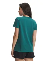 Remera de manga corta Under Armour, confeccionada en tejido de mezcla de algodón, con cuello redondo acanalado y diseño liso. Presenta un corte clásico y cómodo, ideal para uso deportivo o casual.