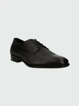 Zapatos de vestir tipo derby de Boss, confeccionados en cuero con textura micrograbada, cierre de cordones y suela de cuero.