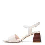 Sandalias de taco ancho simil madera, color marfil, con tira frontal ancha y tira ajustable en el tobillo con hebilla metálica.