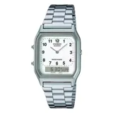 Reloj Casio de estilo analógico-digital con caja rectangular plateada y esfera blanca. Cuenta con manecillas para la hora y una pantalla digital en la parte inferior. Incluye malla de acero inoxidable plateada con cierre desplegable.