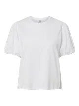 Remera de algodón orgánico color blanco, con cuello redondo y mangas cortas abullonadas de estilo globo.