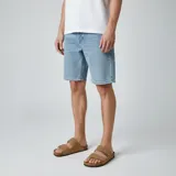 Sandalias planas color camel con doble tira ancha con costuras a la vista y plantilla de corcho.