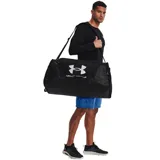 Bolso deportivo Under Armour modelo Undeniable 5 Duffle L, color negro con logo plateado. Cuenta con tecnología repelente al agua, compartimento ventilado para calzado o ropa sucia, bolsillos organizadores internos, correa de hombro acolchada extraíble y asas superiores.