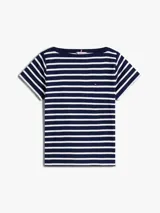 Remera de manga corta y cuello redondo, con diseño de rayas horizontales azul marino y blancas. Presenta un pequeño logo bordado en el pecho.