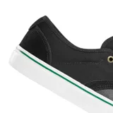 Championes de skate Emerica modelo Provost G6, color negro con detalles en verde y blanco. Confeccionados en lona y gamuza, cuentan con suela de goma vulcanizada y etiqueta de la marca en la lengüeta.