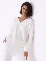 Sweater color crudo con escote en V y lurex.