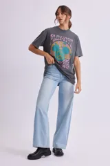 Pantalón de jean wide leg color azul claro.