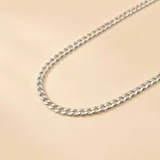 Cadena de eslabones tipo grumet fabricada en plata 925, con acabado pulido brillante.