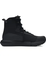 Botas tácticas de caña alta en color negro, confeccionadas con materiales sintéticos ligeros y transpirables con refuerzos de poliuretano. Cuentan con entresuela Charged Cushioning para mayor amortiguación y suela exterior Vibram para tracción en diversos terrenos.