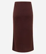 Pollera larga de poliéster color marrón con textura acanalada y cintura media.