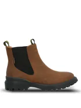 Botín tipo Chelsea color marrón, con paneles elásticos laterales negros y tiradores superiores con detalle de tejido amarillo. Cuenta con una suela de goma robusta y dentada de color negro, diseñada con tecnología de amortiguación.