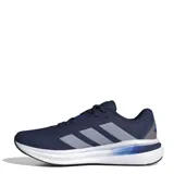 Championes de running Adidas modelo Galaxy 7 M, color azul marino con detalles en gris y blanco. Presentan el logo de la marca en la lengüeta y las tres tiras características en los laterales. Cuentan con entresuela Cloudfoam para mayor amortiguación y suela de goma resistente.