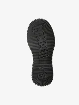Bota de media caña color marrón, confeccionada en nobuk, con plantilla OrthoLite reciclada y suela XL EXTRALIGHT de EVA. Tiene un tacón de 3,3 cm y forro interior de piel vacuna con acabado de ante.