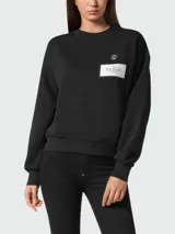 Sudadera negra de cuello redondo con logo de la marca Philipp Plein estampado en el frente.